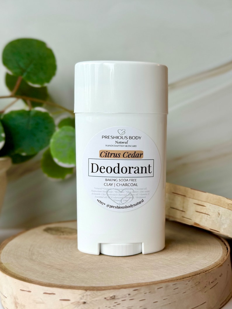 Puede incluir: Barra de desodorante blanca con una etiqueta que dice "PRESHIOUS BODY Natural HANDCRAFTED SKINCARE Citrus Cedar Deodorant BAKING SODA FREE CLAY | CHARCOAL *etsy @preshiousbodynatural"