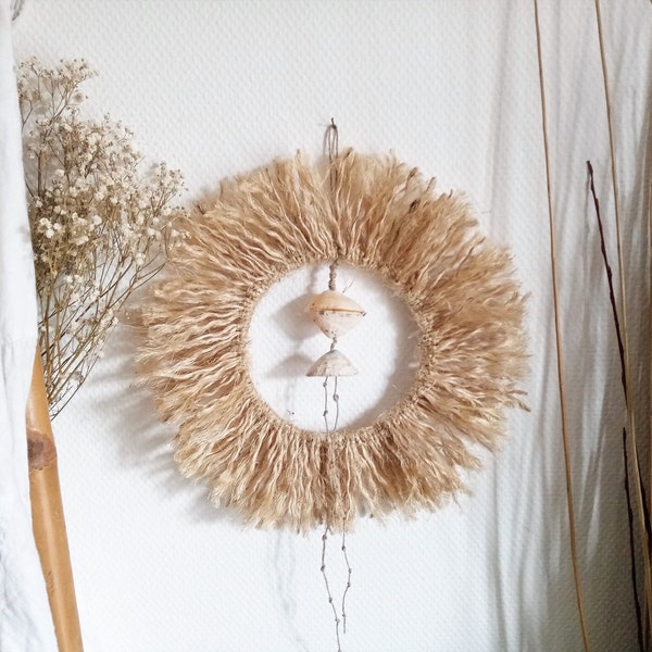 Suspension 31 cm coquillages et fibres naturelles, déco bohème, soleil mural, couronne naturelle, bord de mer, déco intérieur / extérieur