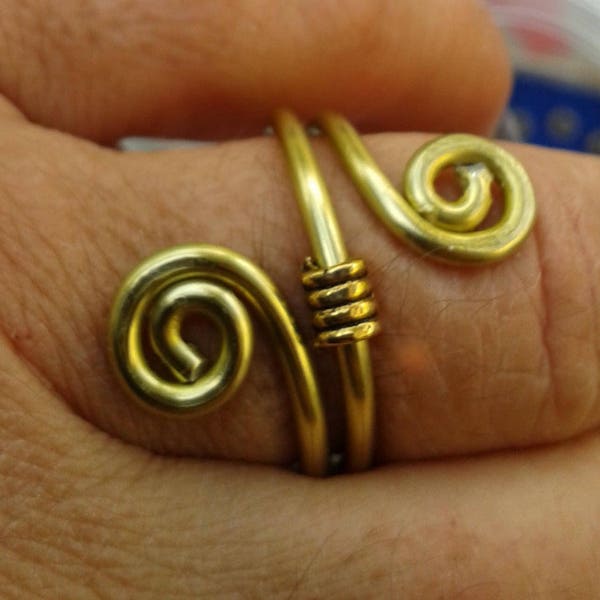 Fait main WIRE and WRAP : bague en aluminium rond couleur or