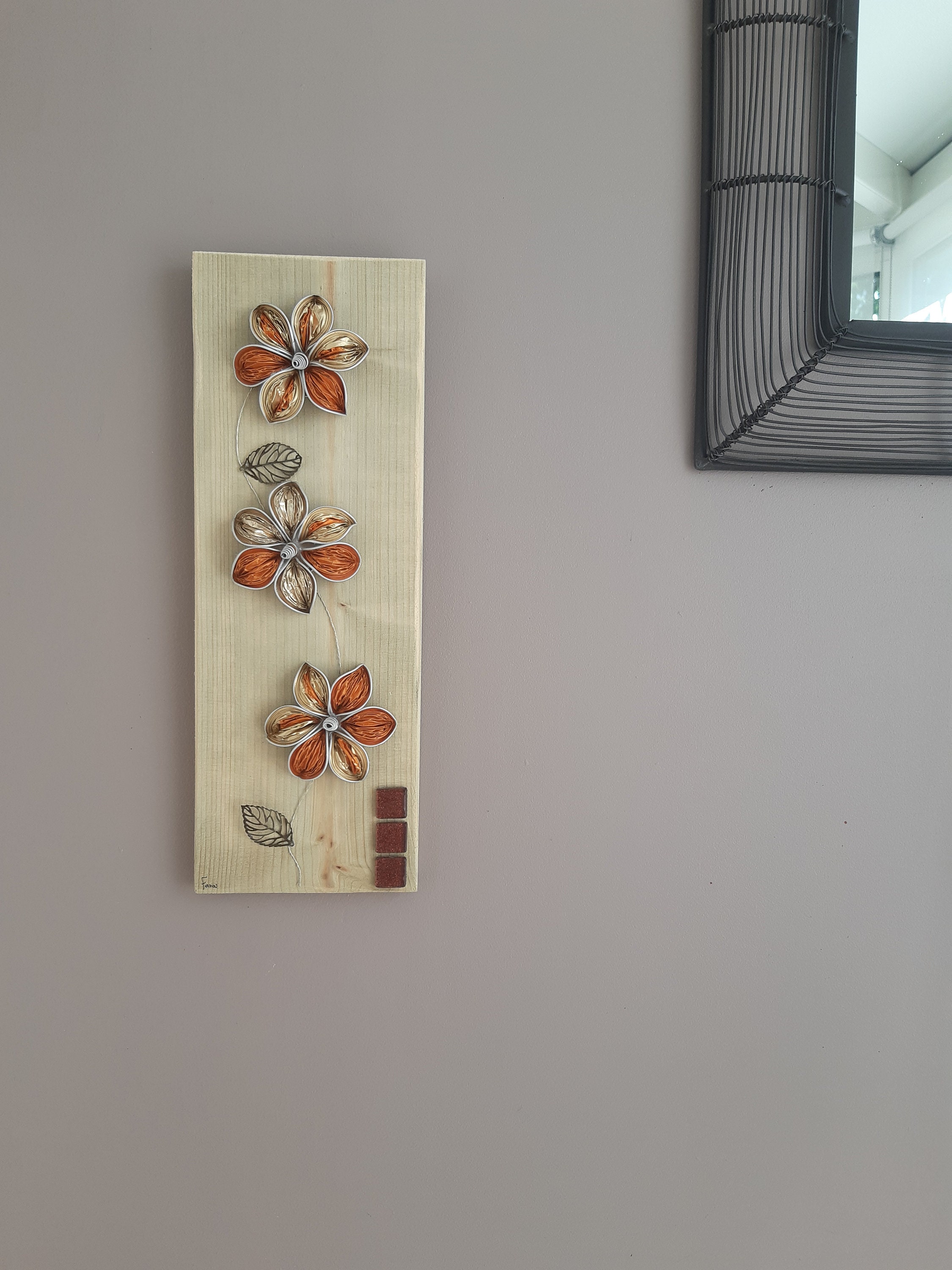 Tableau Fleuri sur Bois Clair Vieilli, à Base de Capsules Nespresso Recyclés, Feuilles Filigrane Bro