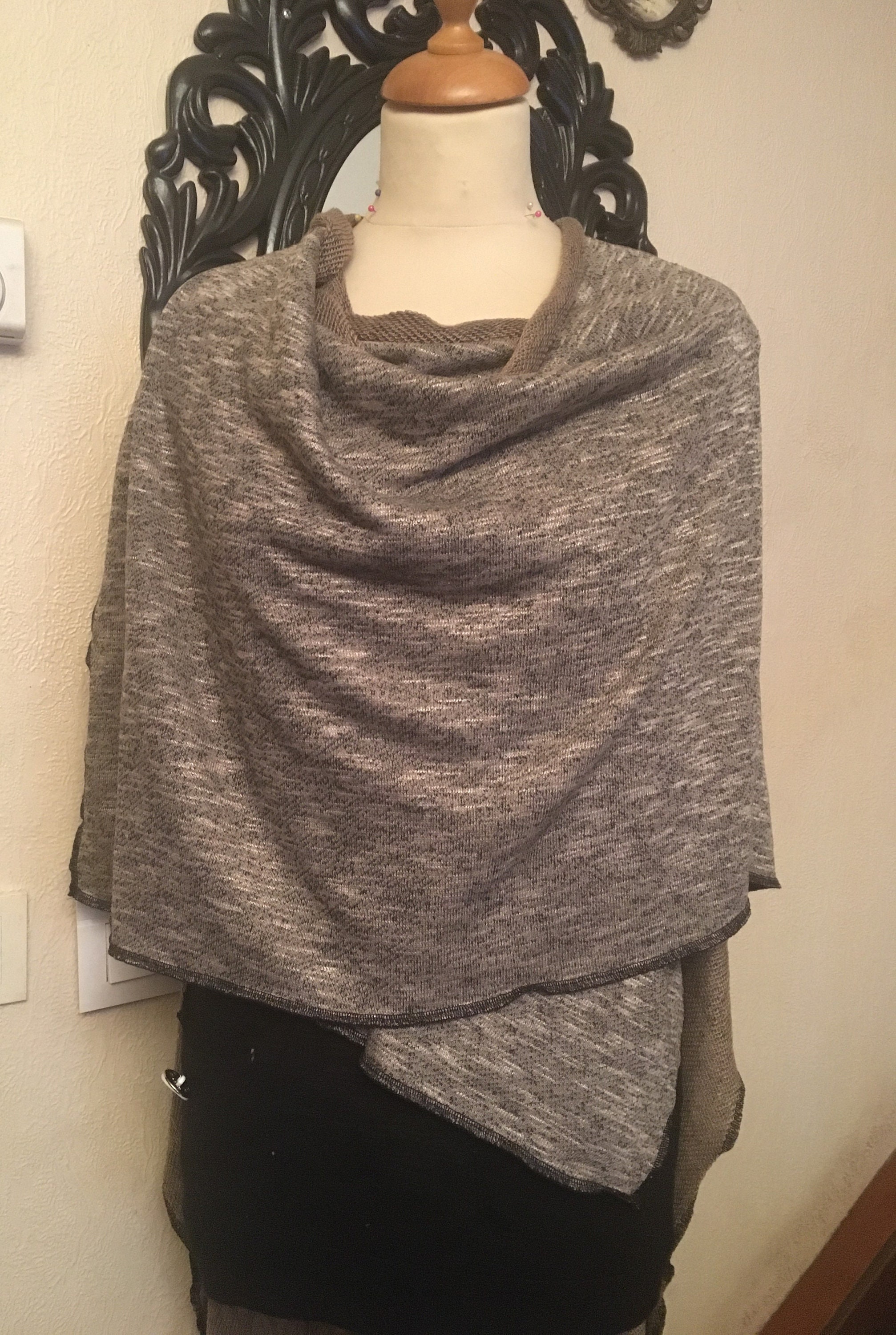 Cape femme grand chale Echarpe femme en maille jersey chine beige et noire echarpe femme echarpe fille cadeau femme cadeau fille vetements Etsy France