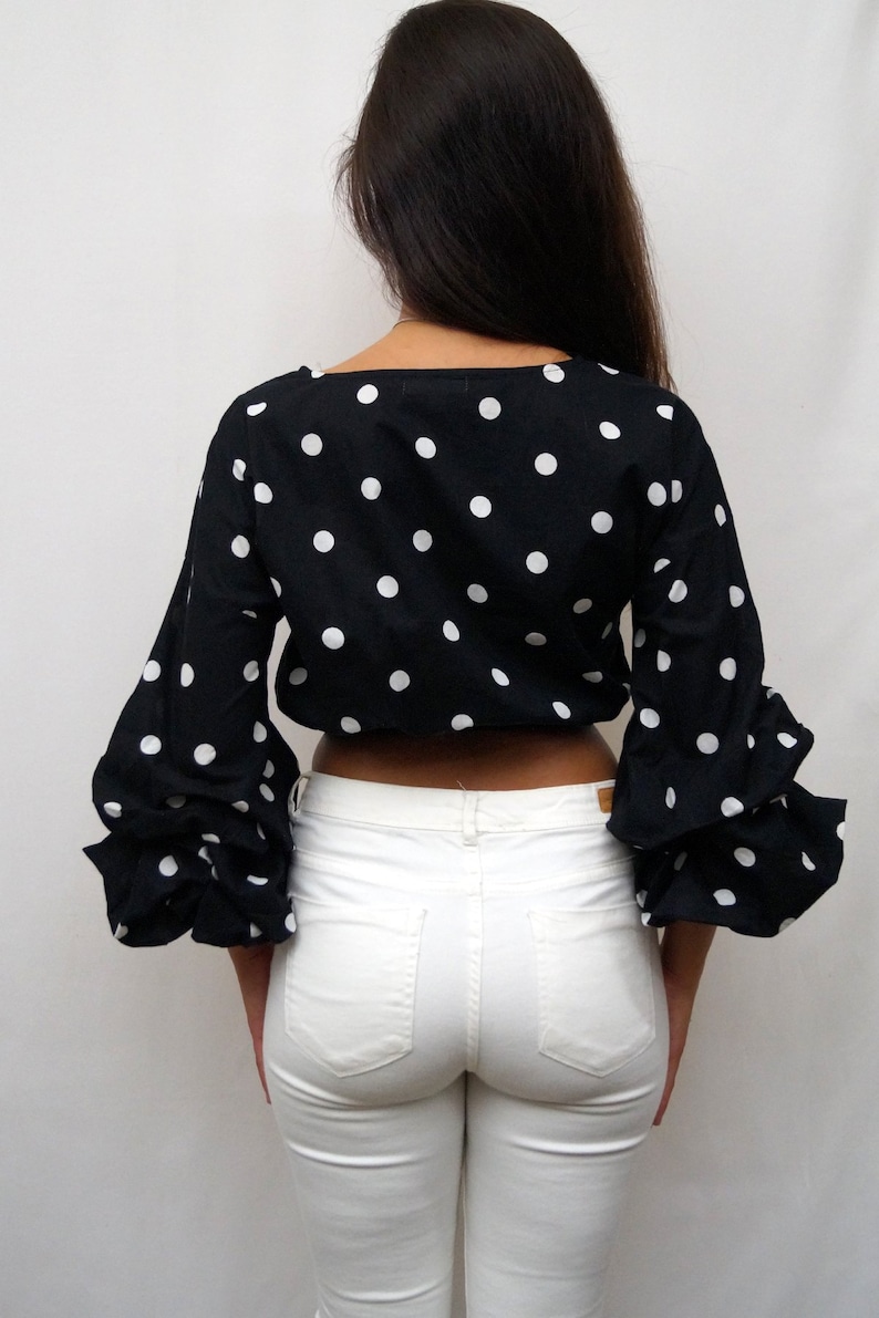 LIVE4TRUTH V-Neck Puff Sleeve Polka Dot Crop Top