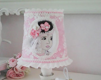 Lampe et abat-jour shabby chic très original