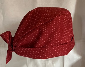 Calot en tissu motif à pois bordeaux et rose