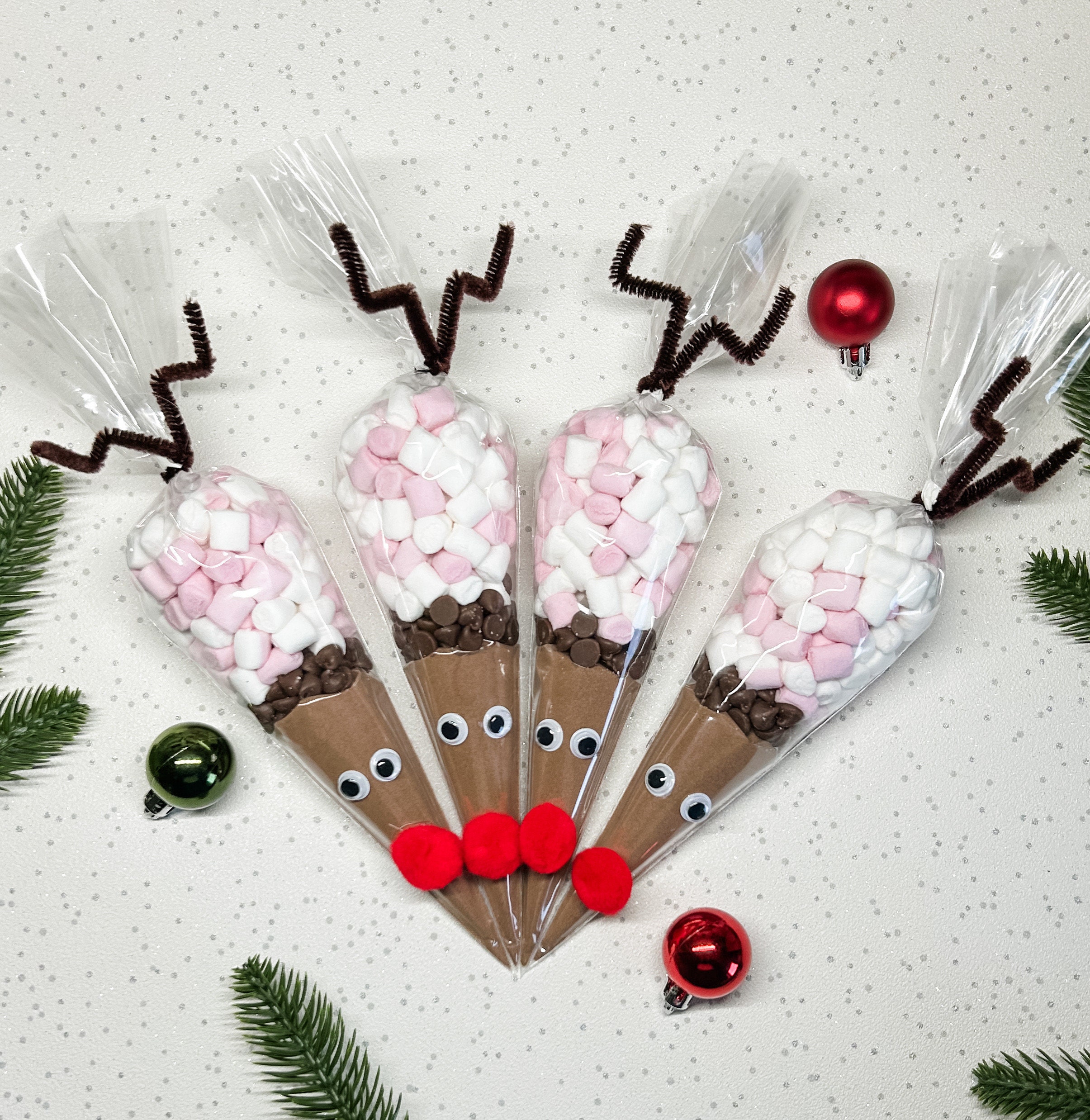 Cornets décorés 'Chocolat Chaud' de Noël