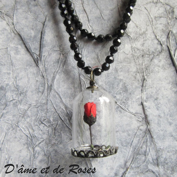 COLLIER 67 perles noires et rose rouge sous globe