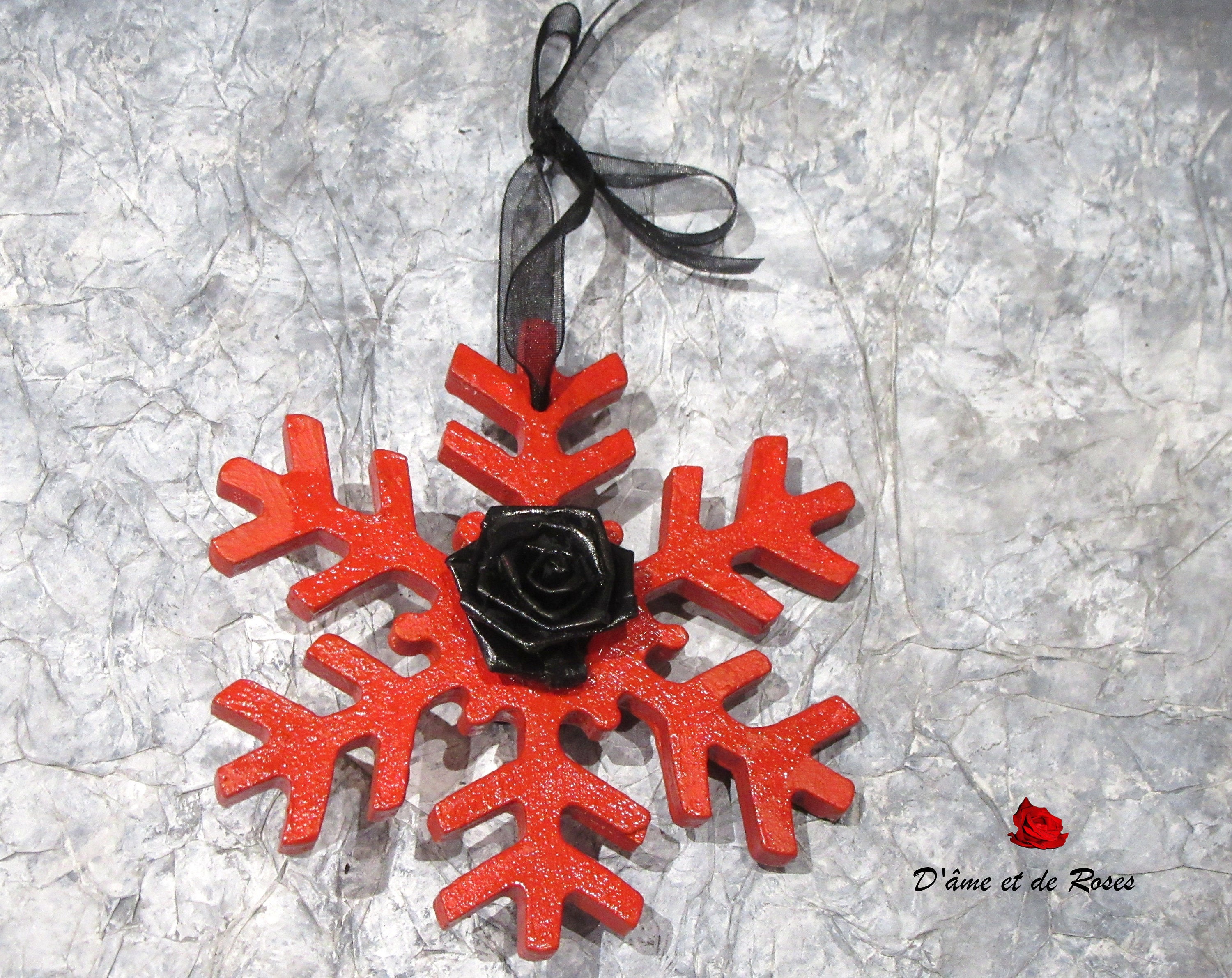 Flocon de Noël 3 Rouge et Deux Roses Noires