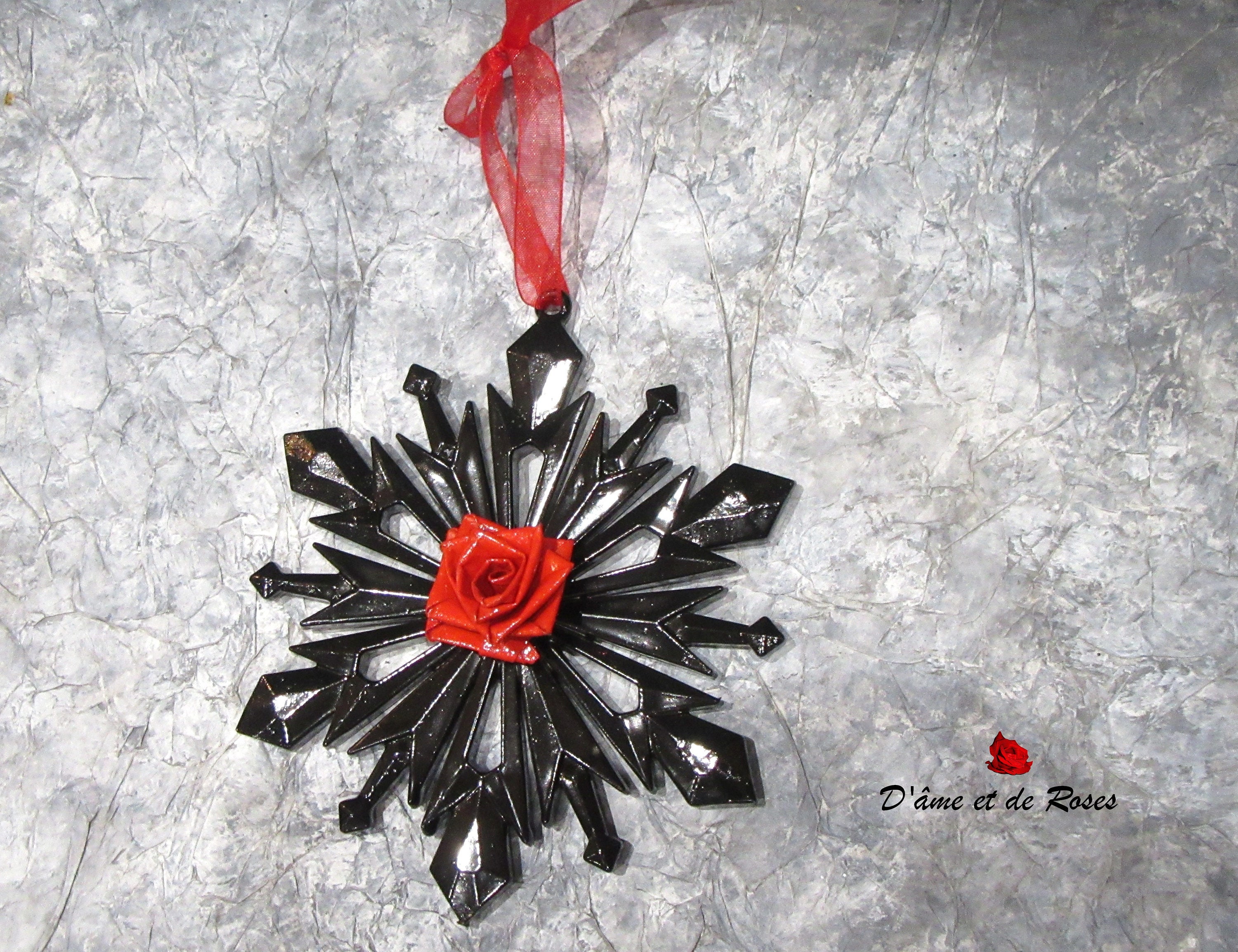 Flocon de Noël 1 Noir et Une Rose Rouge