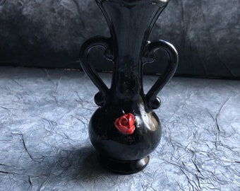 Black vase and a red rose 18