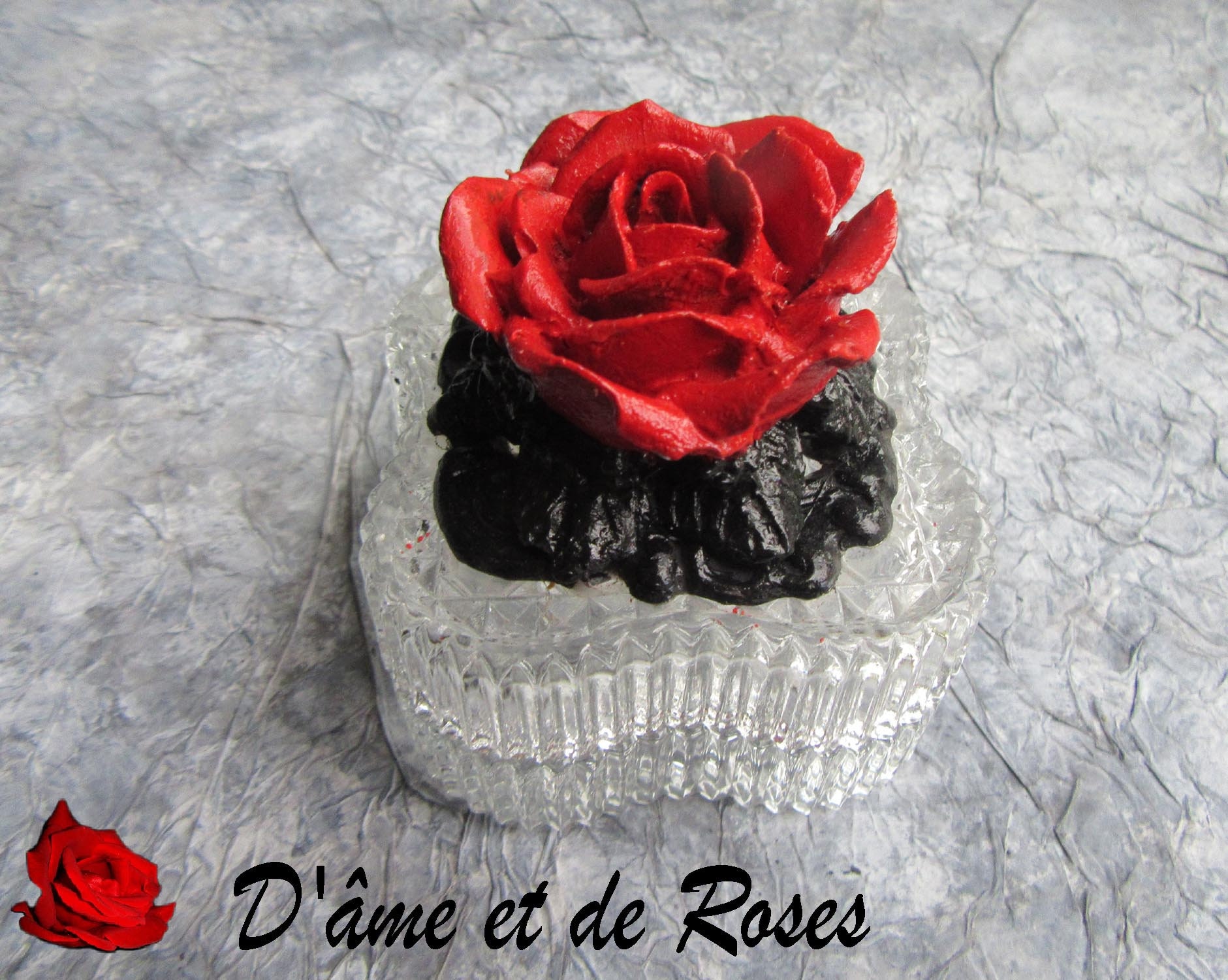 Boite 1 en Verre Transparent et Rose Rouge