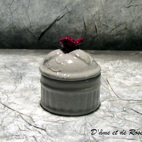 Boite 1 grise en porcelaine et rose prune