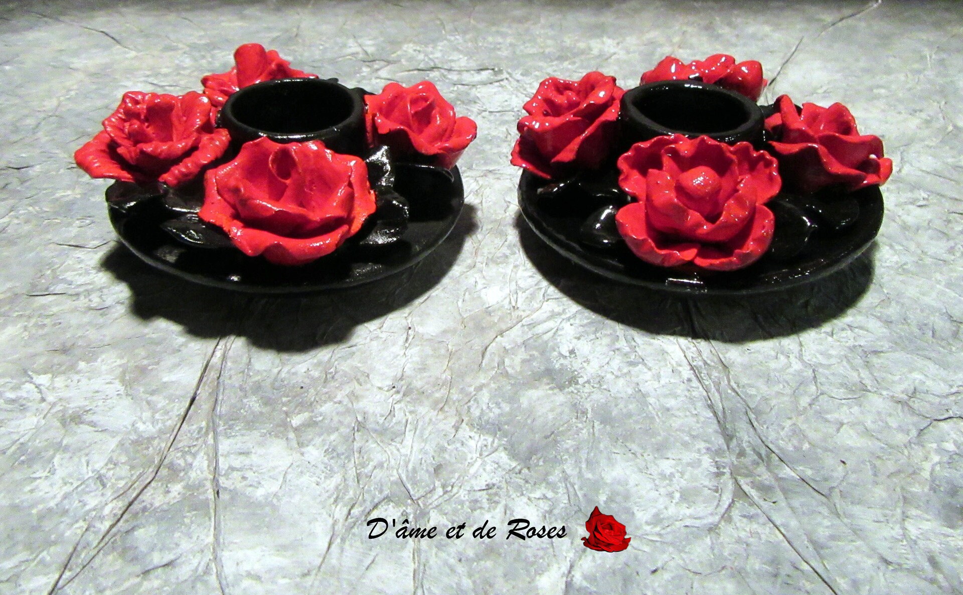 Bougeoirs 5 Noirs avec Des Roses Rouges et Bougies