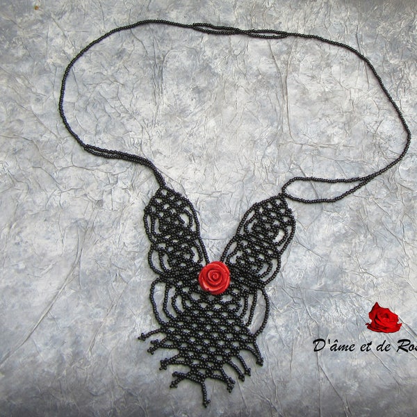 Collier 40 perles de rocailles noires et rose rouge