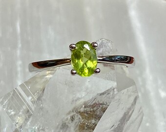 Oval Peridot 925 Silver Ring