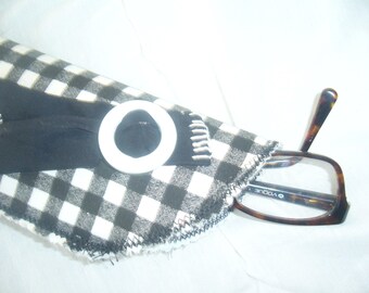 Case still has original bezel with tile and applique!