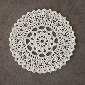 Cotton crochet doily 8.5&quot;