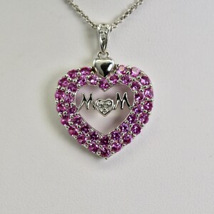 Corazón MOM Zafiro Rosa y Diamante Collar de Plata de Ley con Cadena - Día de la Madre, Cumpleaños, Nueva Mamá, abuela, Suegra Regalo