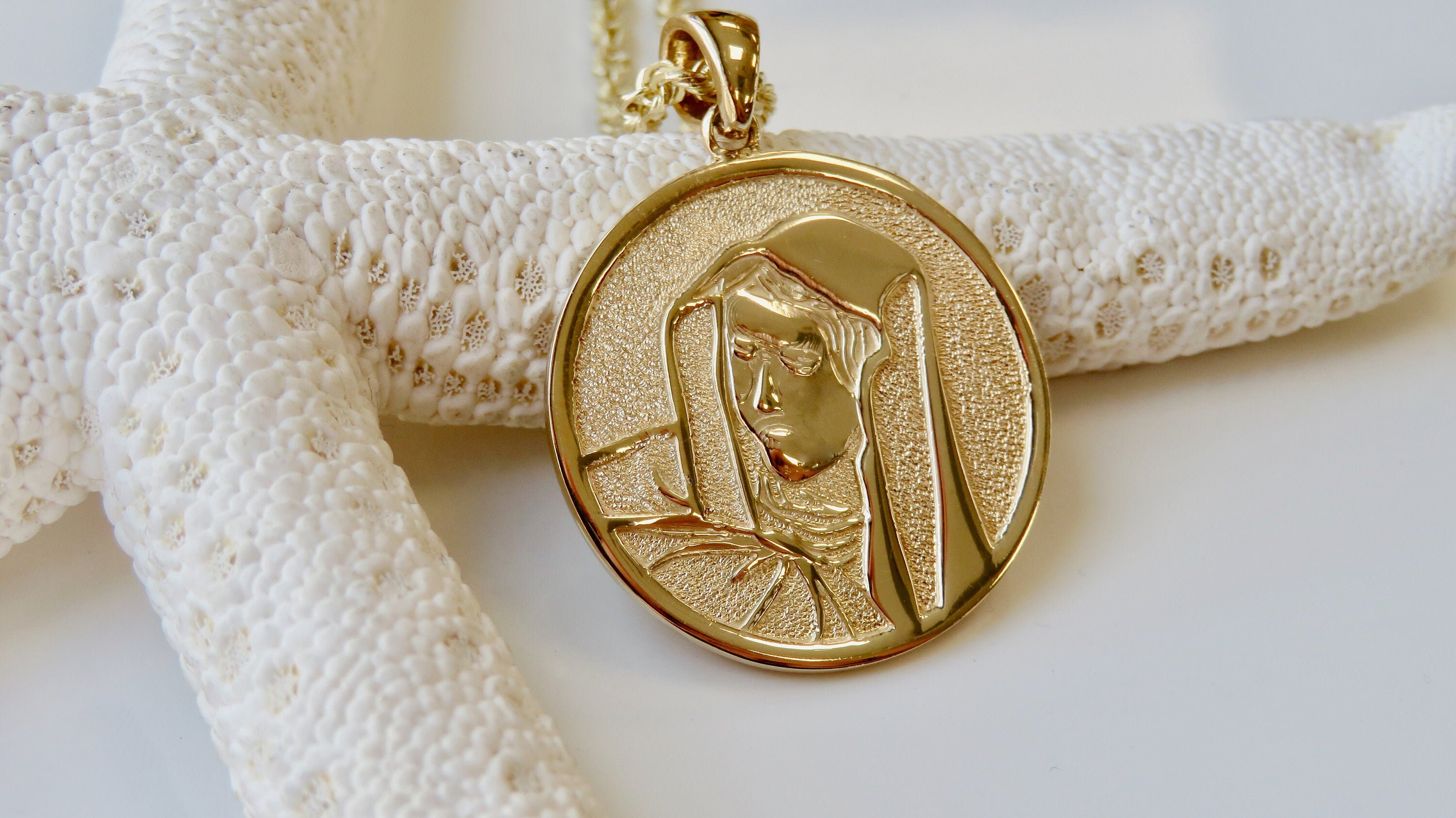 14 Karat Yellow Gold Virgin Sorrowful - Etsy Ireland