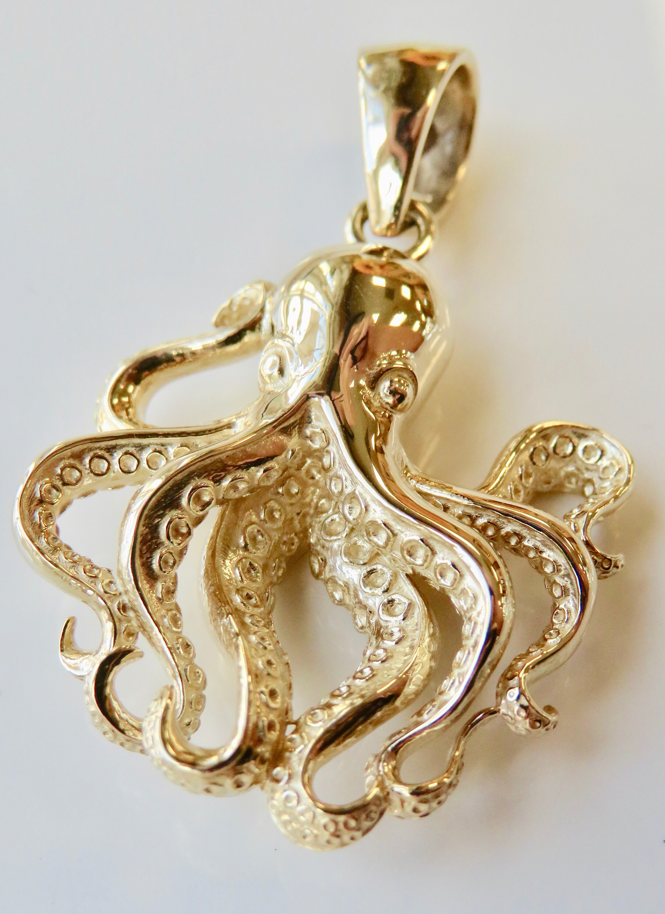 14 Karat Solid Gold Octopus Pendant | Heʻe | Tako | Sealife 14 Karat Solid Gold Octopus Pendant | Heʻe | Tako | Sealife