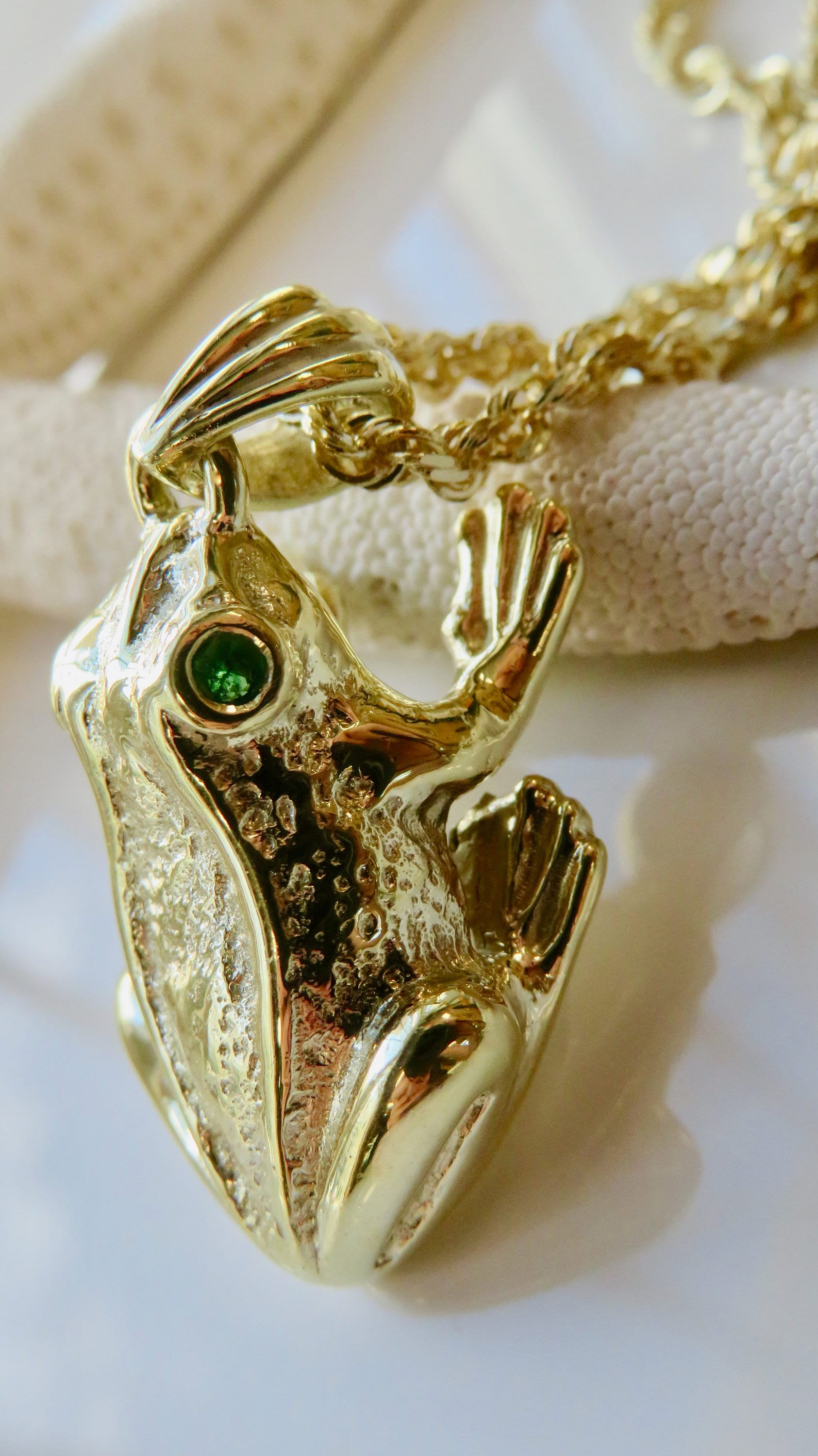 Vintage Oversized Articulated Frog Necklace Pendant Gold Tone Red Eyes |  eBay