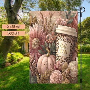 May include: A garden flag with a fall theme, featuring a pink pumpkin, flowers, and a coffee cup with a leopard print. The words "Hello Fall" are printed on the cup. The flag measures approximately 30 x 46 cm.