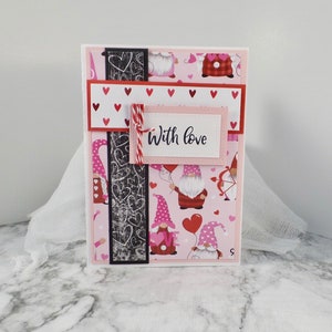 Cartão de felicitações do dia dos namorados, amor, gnomo, cupido, coração