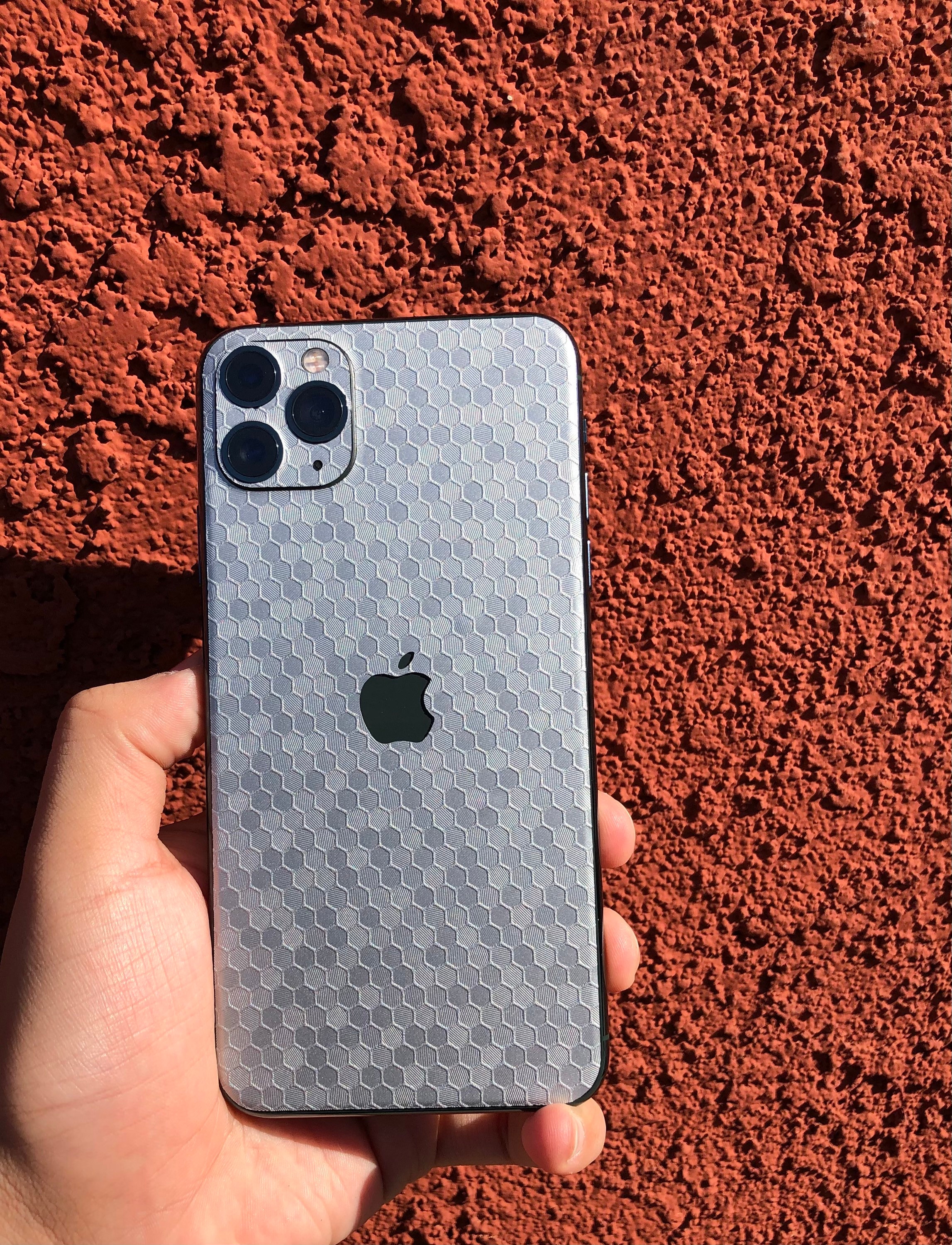 シルバー ハニカム iPhone 15 Pro/ Max スキンシール、iPhone 14、14