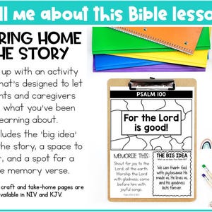 Op de afbeelding: Een kleurrijke educatieve bron met de tekst "Tell me about this Bible lesson!" en "Bring Home the Story." Bevat een klembord met een kleurplaat, notitieboekjes en potloden. De pagina bevat Psalm 100 en een Bijbelvers.