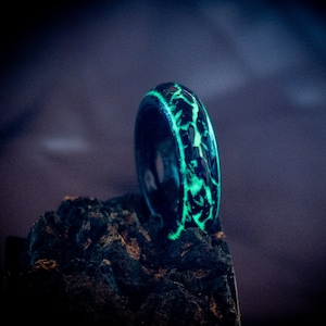 Glow Wood Ring, Colorful Luminous Resin Wood Ring Women Men Fluorescent Glowing Rings, Glow In The Dark Jewelry, Glow in the Dark Ring
