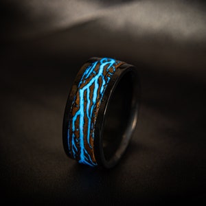Anillo luminoso de relámpago, anillo de titanio negro, anillo luminoso de madera de titanio negro, anillo de bodas negro para hombre, anillo genial para hombre, anillo de aniversario,