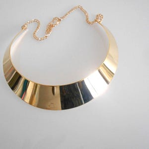 フラットゴールドよだれかけネックレス、メタル 100 mm x 25 mm