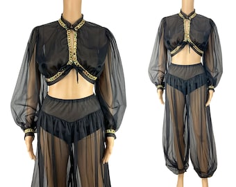 Genie Pyjamas Zwei Stück Set Schwarze Nylon Chiffon Ballon Hose Bolero Top Regenbogen Pailletten Metallic Gold Zierde Silhouetten California Größe S M