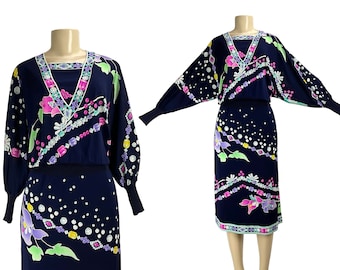 Anzug Set Leonard Paris Zweiteiler Kleid Bluse Rock Vintage 1980er Jahre Seide Jersey Strick Blumen Juwel Edelstein Druck Fledermaus Ärmel Signiert Größe S
