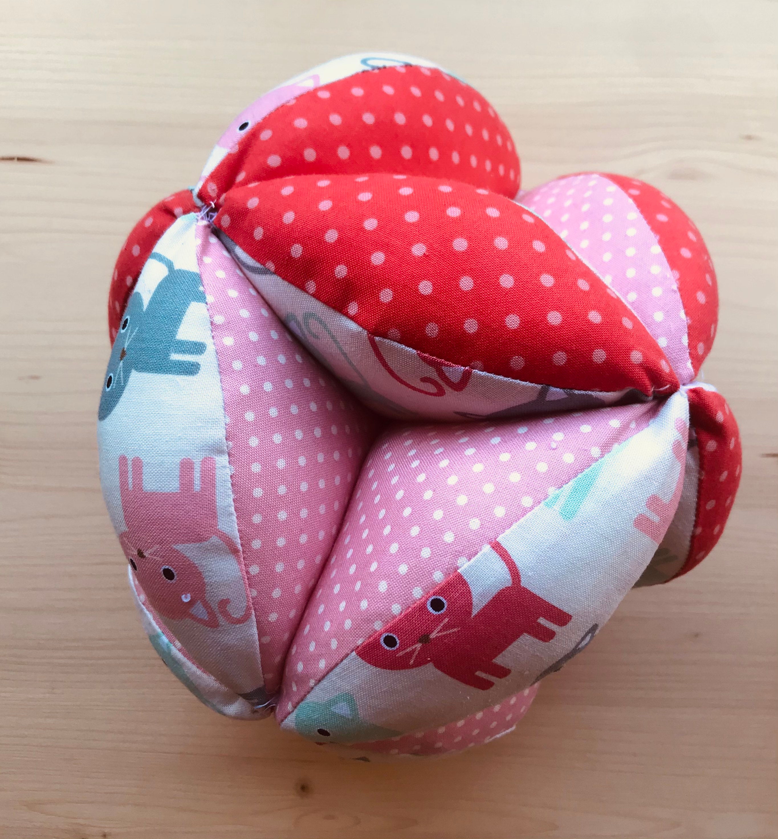 Pelota Montessori con sonajero para sacudir y agarrar, bola suave para  recién nacido -  España