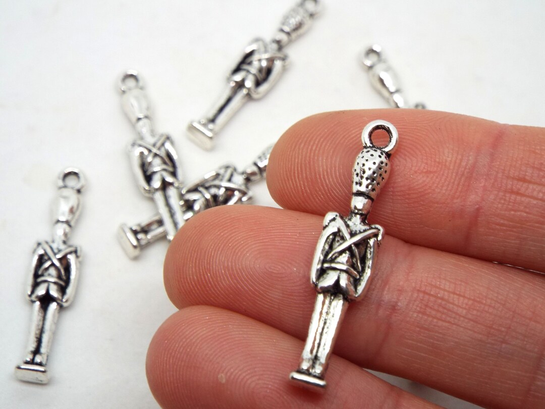 10x Toy Soldier Charm, 31 X 7mm Silver Coloured Charm Buckingham Palace