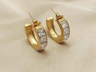 Orecchini A Cerchio Larghi Oro Con Zirconia Cubica: Geometrici E Ipoallergenici, Diametro 18mm