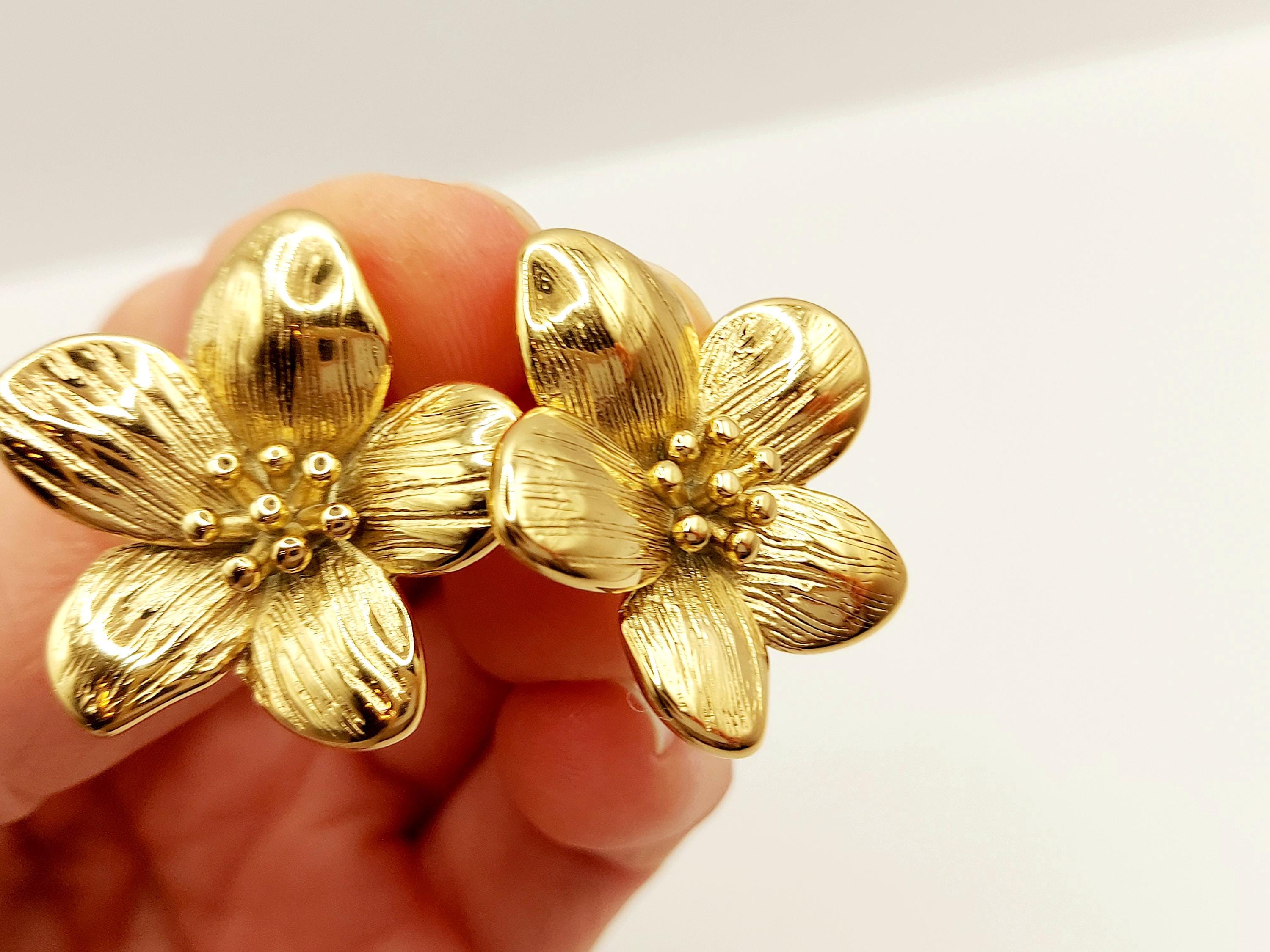 18k Gold Plated Flower Stud Earrings: Waterproof Stainless  display picture 1