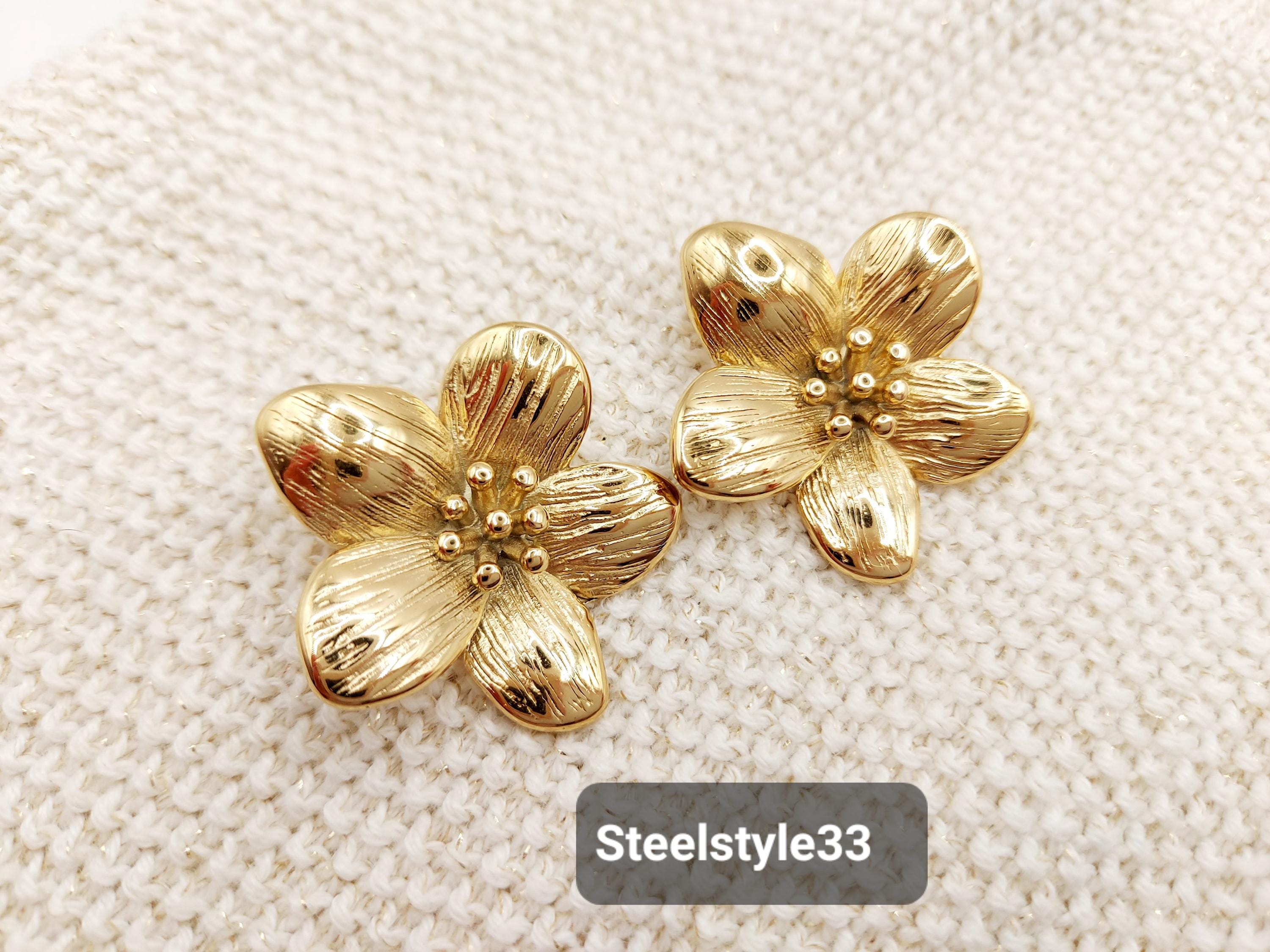 18k Gold Plated Flower Stud Earrings: Waterproof Stainless  display picture 1