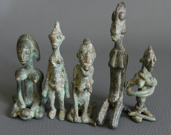Figurine weighs gold sculpture oxidized bronze green patina, woman weighs gold Dogon bronze, vintage Art Africa lostwax 4.33&quot; Maison Rafacia