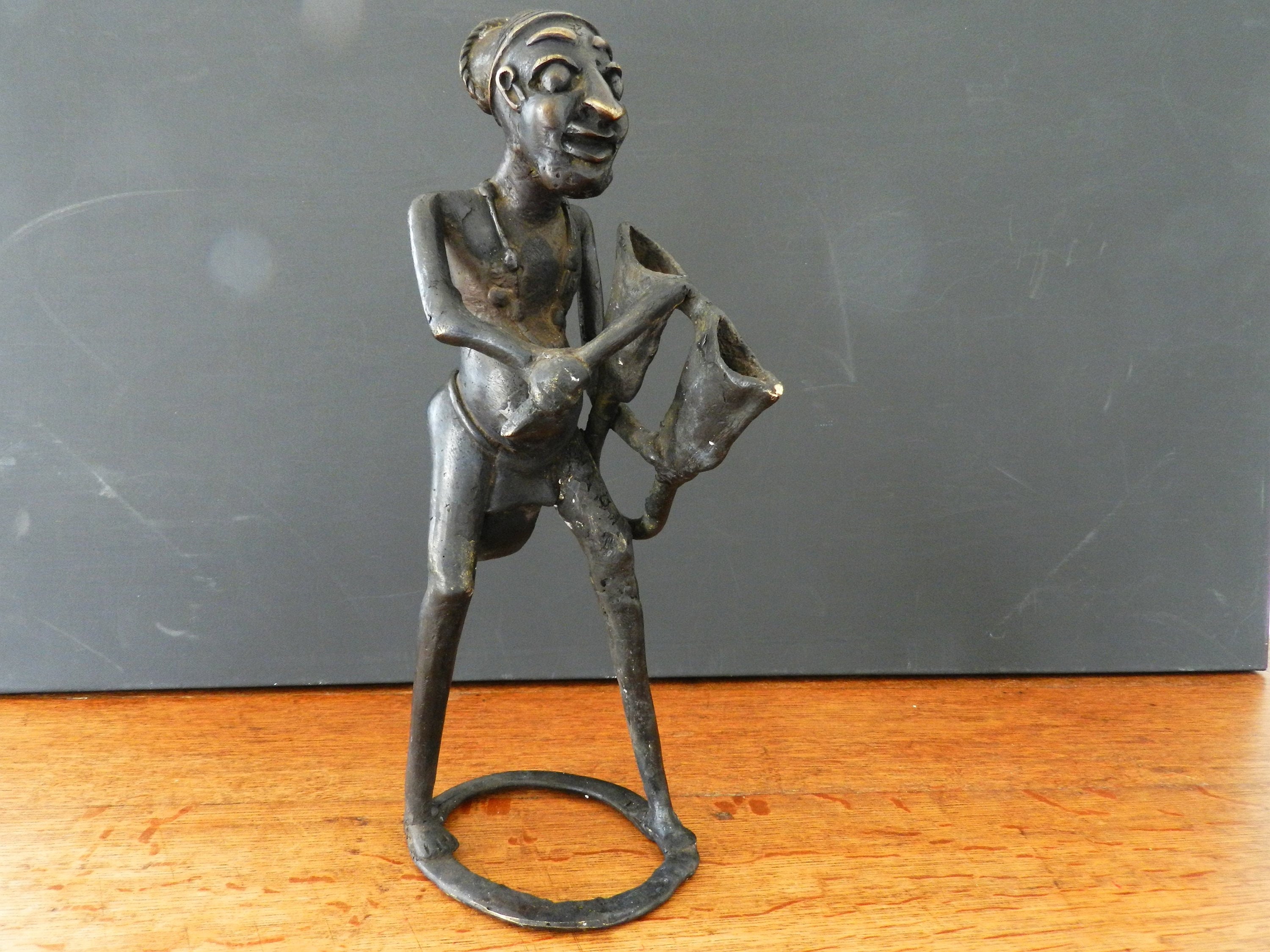Griot Madingue Serere man of oral communication Black Africa, Caste Poet Busker Musician, Depositary of Oral Tradition, 34 cm 13.39 "
