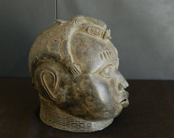 Tête Commémorative de Roi Oba Nigeria, Bronze Léopard royal sur tête Oba, Art Africain, Yoruba Bini Edo Benin City, Hauteur 25 cm 9.84"