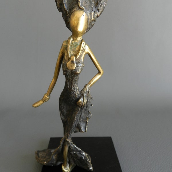 Sculpture mariée Bronze patine oxydé noir et jaune, Elégante Statue mariée Bronze Burkina Femme, Déco naturel luxe La Maison Rafacia, 24 cm