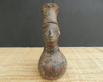 Cruche Poterie Anthropomorphe, Mangbetu du Zaïre en argile, années 1970, céramique, terre cuite, pot magique argile, hauteur  27 cm - 10.63"