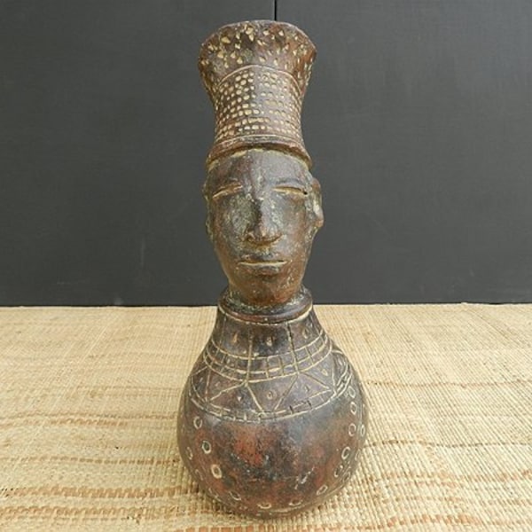 Cruche Poterie Anthropomorphe, Mangbetu du Zaïre en argile, années 1970, céramique, terre cuite, pot magique argile, hauteur  27 cm - 10.63"