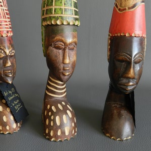 Ashanti geschilderd houten paspoortmaskerportret, buste van koning Ashanti, decoratief beeldje uit Ghana, hedendaagse Afrikaanse kunst, 28 cm 11,02"