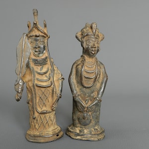 Couple Ife Edo Bronze Bini Benin, Eben Oba Osemwende sword armor, Oba regal insignia and royal harem leader, Edo Bronze altar figure, Africa