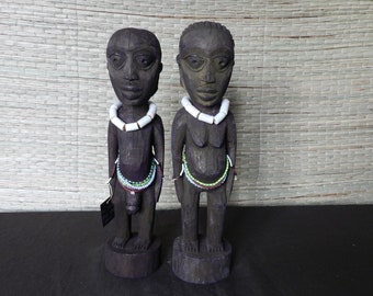 Couple Ibeji Boccio indigo noir et perles de corail, bois du Nigéria, Botchio pour offrande sacrifice Orisha Vodou, Hauteur 38 cm 14.96"
