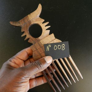 Peine africano en madera de ébano, cocodrilo peine africano, pez animal de sabana africana, escultura en madera, étnico vintage, arte africano Thron-N°-008