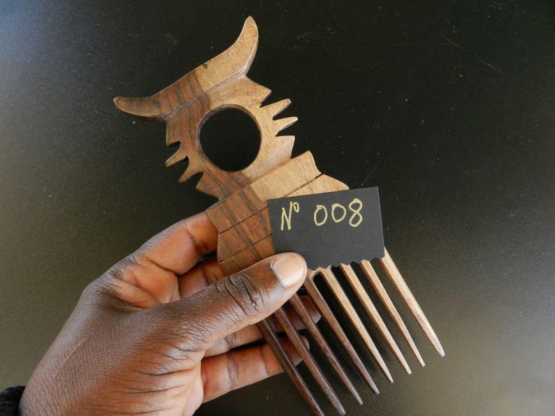 Peine africano en madera de ébano, cocodrilo peine africano, pez animal de sabana africana, escultura en madera, étnico vintage, arte africano Thron-N°-008