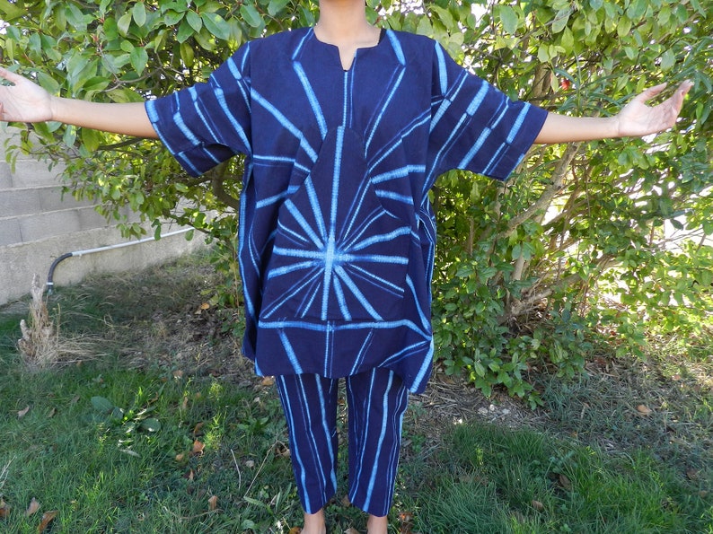 Ensemble tunique pantalon tissu indigo Africain tie dye, Yoruba traditionnel caftan large unisexe ensemble Africain ample, Adire pantalon XL Pantalon + Tunique